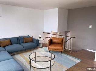 2 Horizon Rd APT 410, Fort Lee, NJ 07024