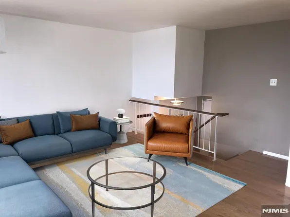 2 Horizon Rd APT 410, Fort Lee, NJ 07024