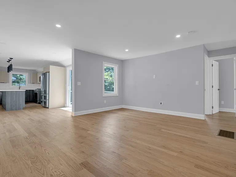 1 Rockingham Ave #1 — Photo 7