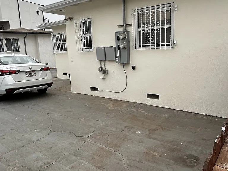 1933 S Palm Grove Ave — Photo 17