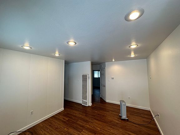 2nd image of 3152 Pasadena Ave #2