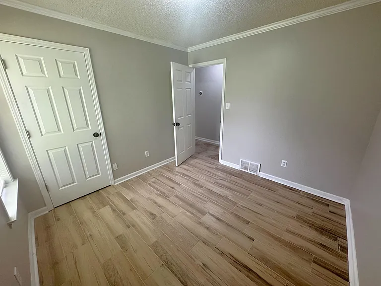 9040 Pepper Hollow Ct — Photo 11