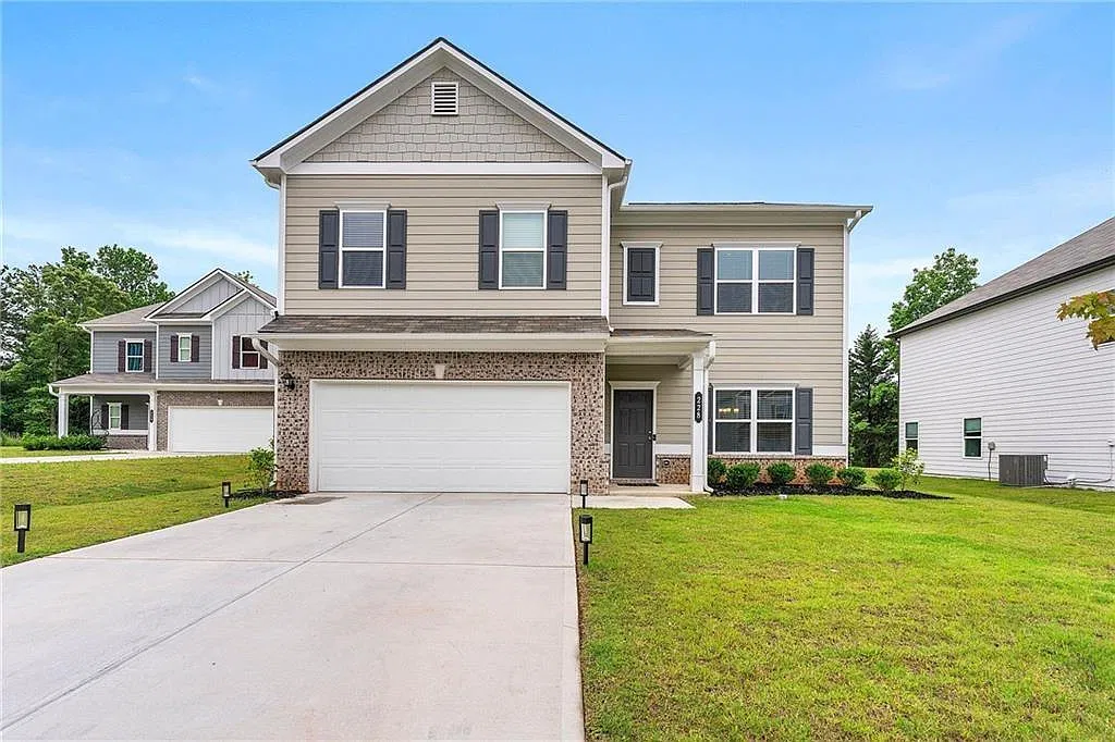 4 bed, 2.5 bath, 2404 sqft, $2,800 — Photo 1