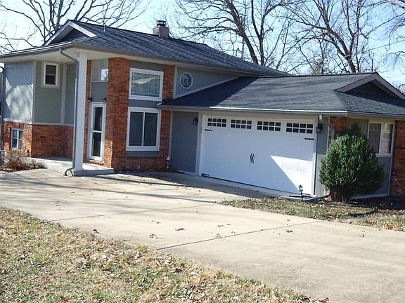 3rd image of 1670 Lakeshore Dr