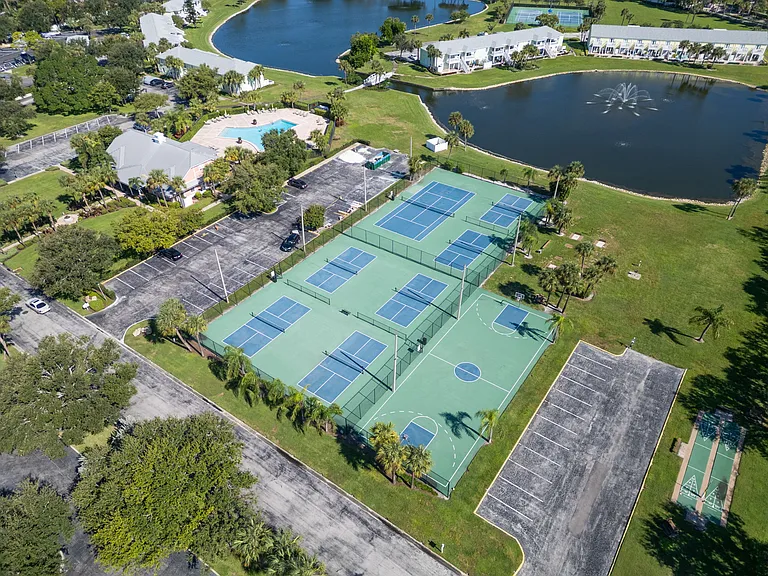 5243 Beach Dr SE #B — Photo 34