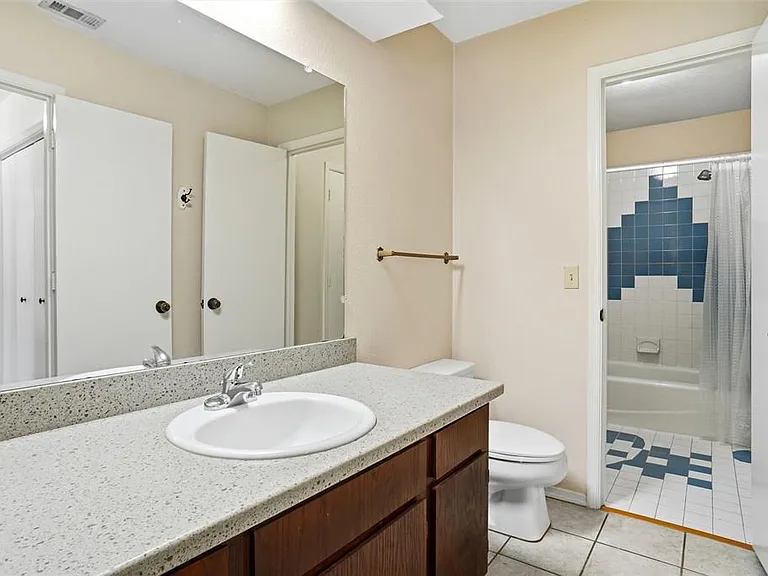 2318 Lindblad Ct — Photo 9