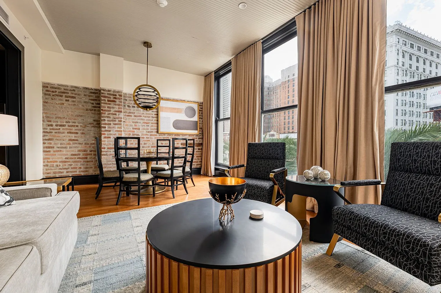 2 bed, 1.0 bath, 721 sqft, $8,835 — Photo 2