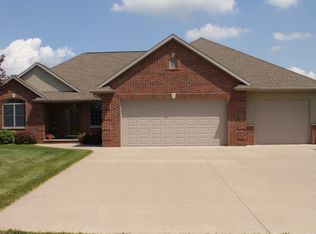 N4306 Red Leaf Dr, Appleton, WI 54913