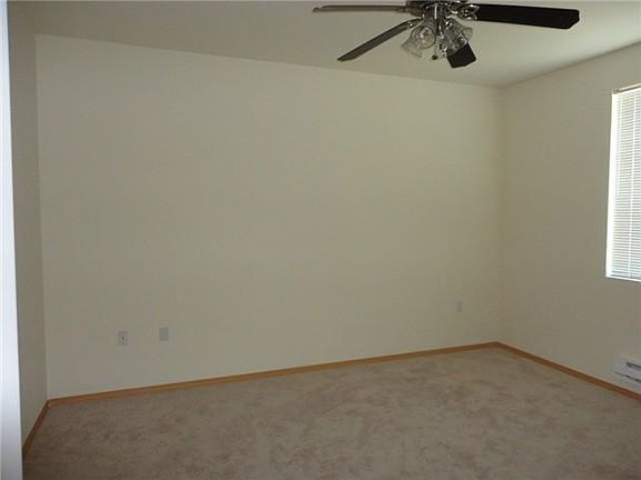 4th image of 10113 186th St #354