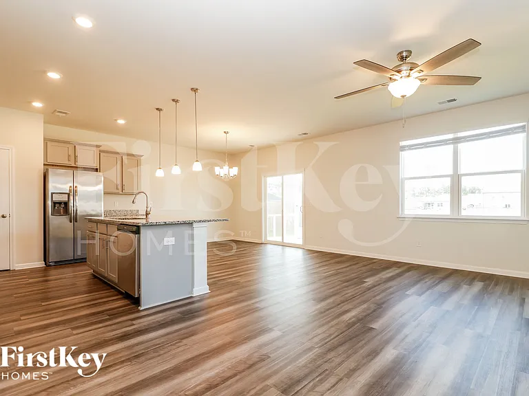 591 Wayton Cir — Photo 4