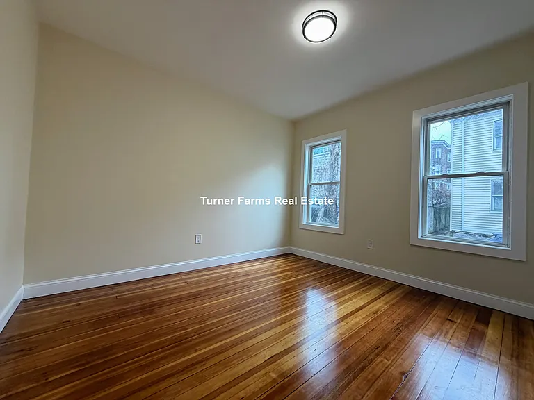 7 Lowell Cir #1R — Photo 11
