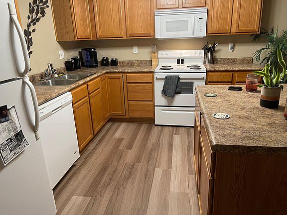 2nd image of 381 NE Sandalwood #381