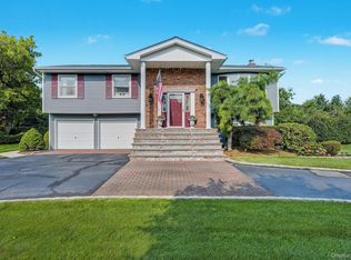 20 Peppermint Rd, Commack, NY 11725