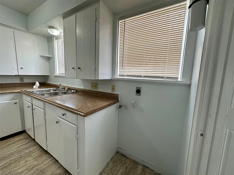 4624 Clay St — Photo 11