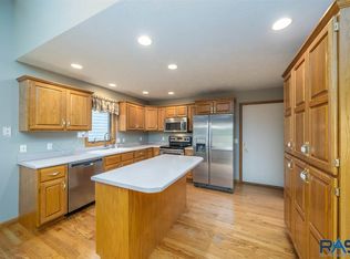 4909 S Glenview Rd, Sioux Falls, SD 57108
