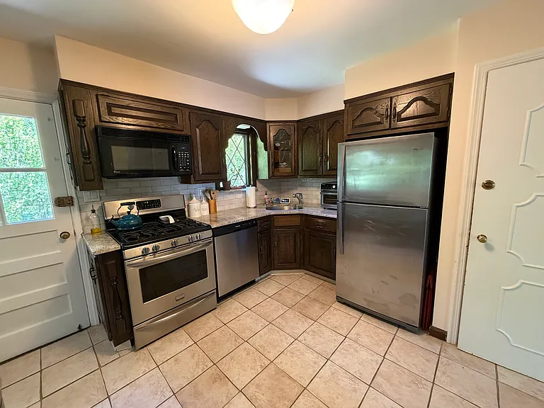 3 Spruce Pl — Photo 5