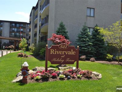 521 Piermont Ave APT 428A, River Vale, NJ, 07675