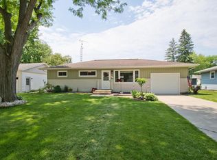 1118 E Circle Dr, Beaver Dam, WI 53916
