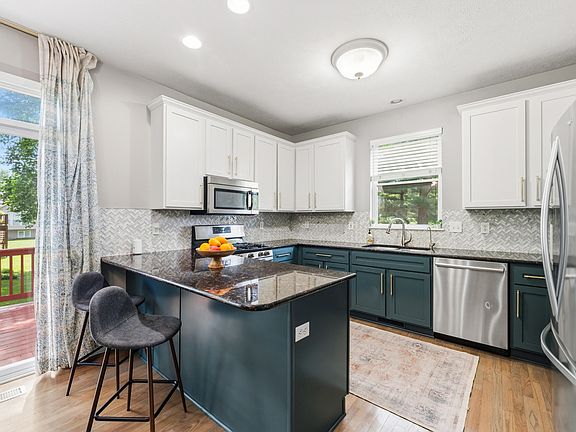 3rd image of 9860 Chambray St