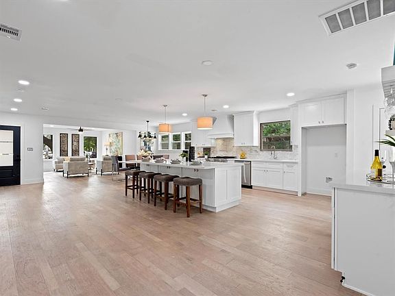 4th image of 2501 Briarhurst Dr