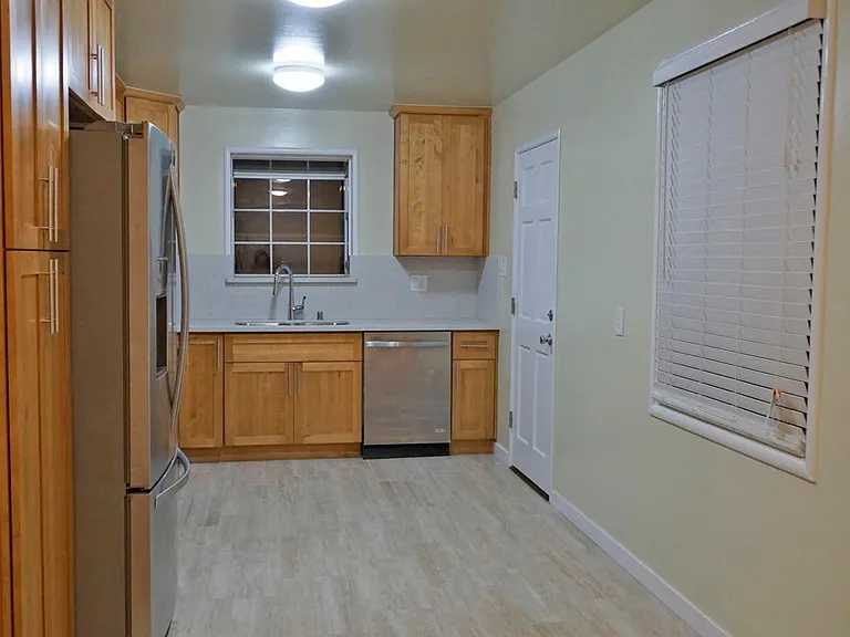 388 Laswell Ave — Photo 3