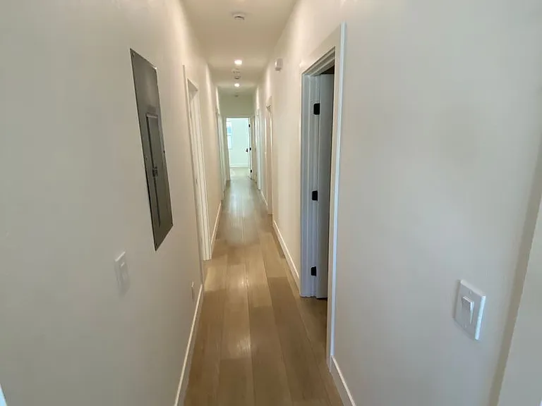 1803 Oxford St — Photo 48