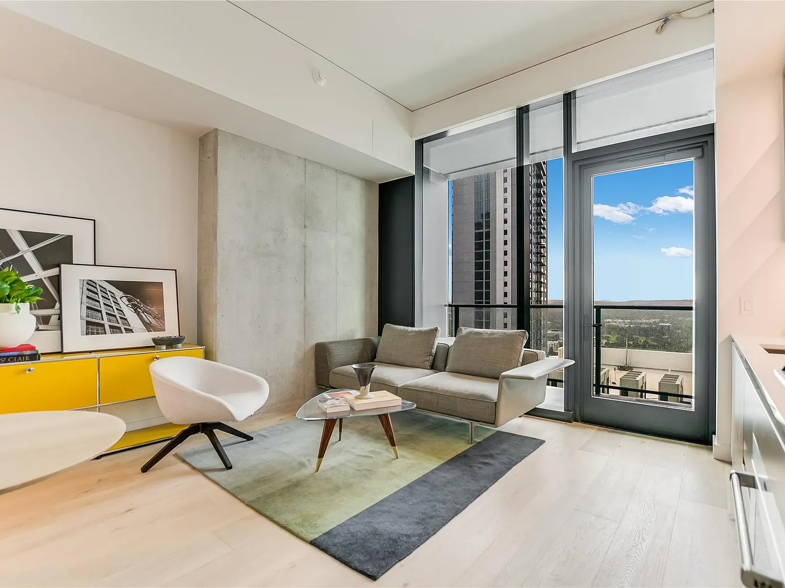 1 bed, 1.0 bath, 621 sqft, $3,200 — Photo 1