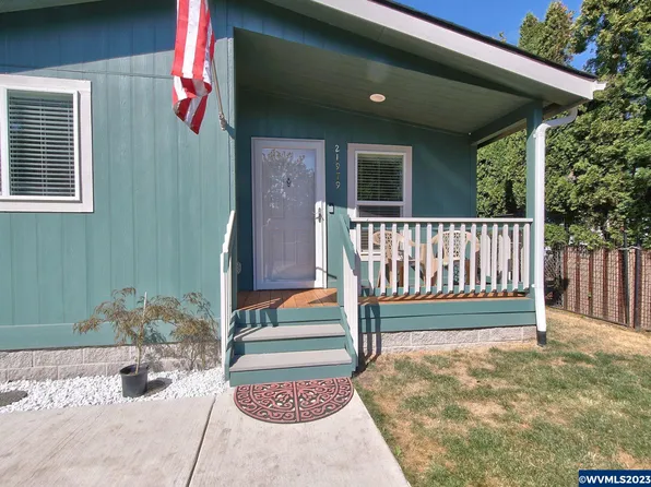 21979 Chalet Ct NE, Aurora, OR 97002