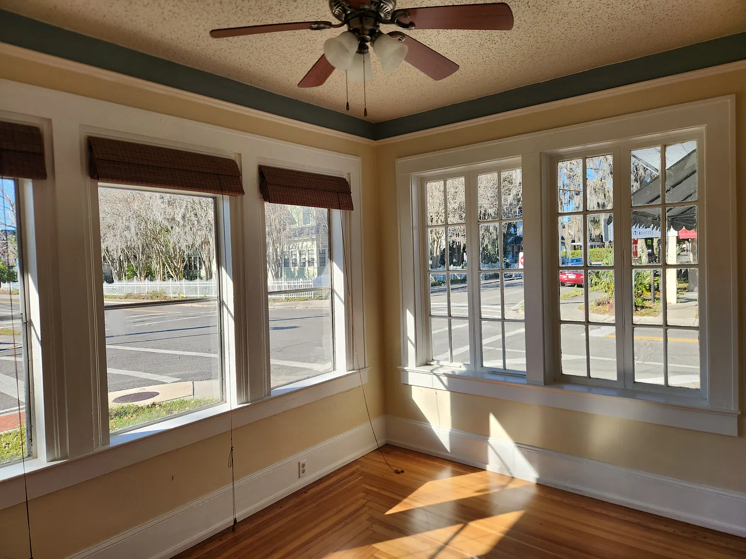 5 bed, 2500 sqft, $600 — Photo 2