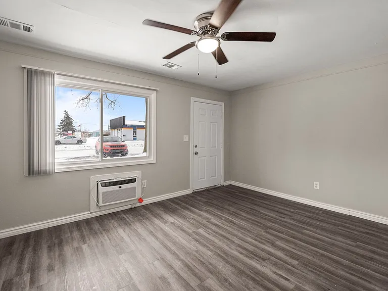 Ranch Apartment Homes in Great Troy Location — Photo 22