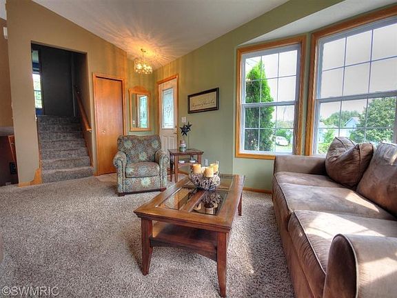 4th image of 9586 Cedar Ct
