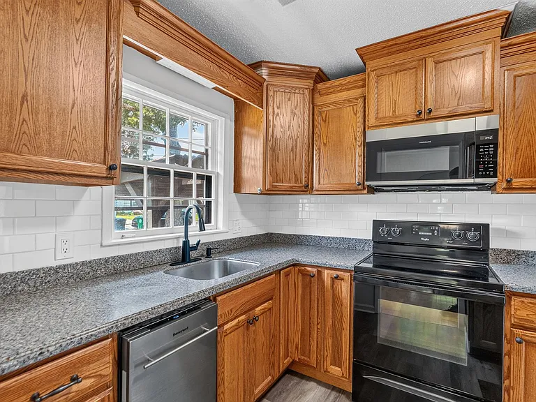 1604 Truman Ave — Photo 11