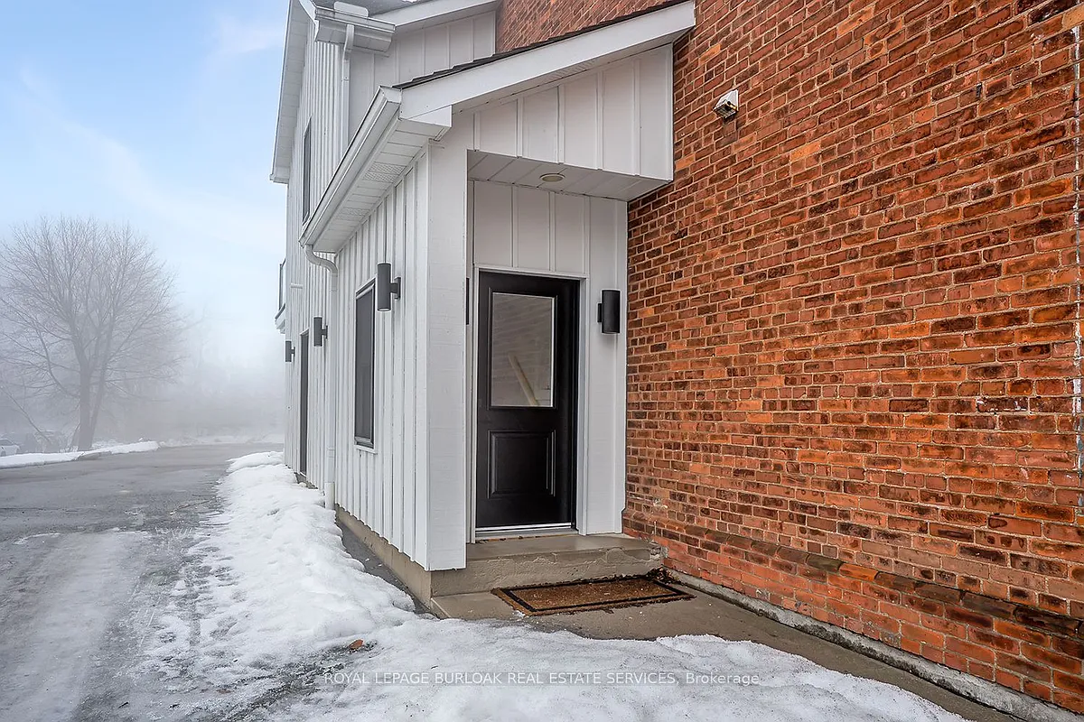 Building Photo - 284 Wilson St E #201