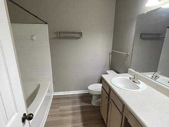 4th image of 7800 Point Meadows Dr
