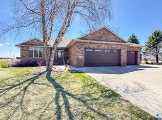 512 S Country Club Ave, Brandon, SD 57005