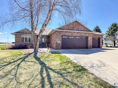 512 S Country Club Ave, Brandon, SD, 57005