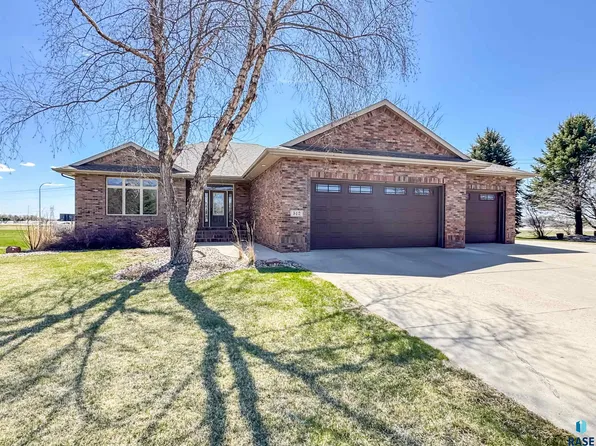 512 S Country Club Ave, Brandon, SD 57005
