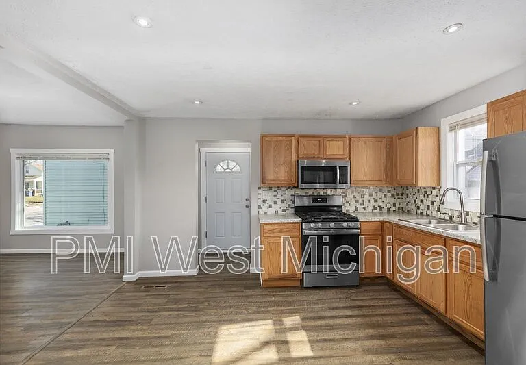 1038 3rd St NW — Photo 6