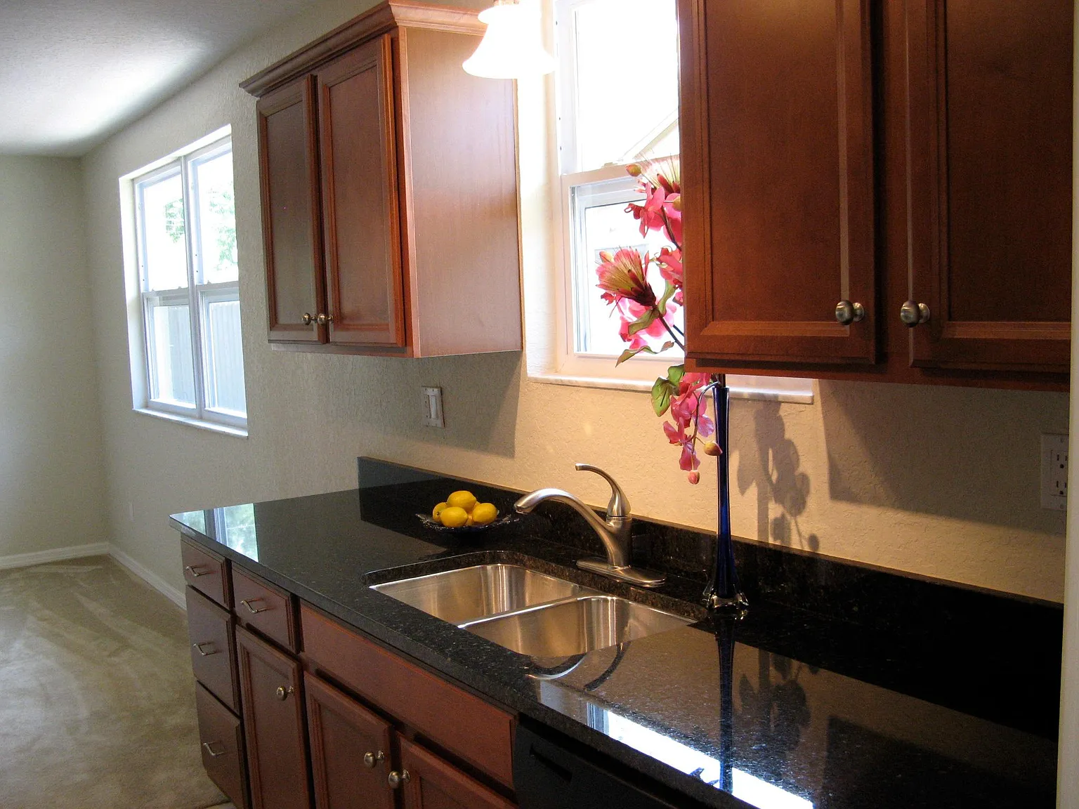 2 bed, 1277 sqft, $2,045 — Photo 4
