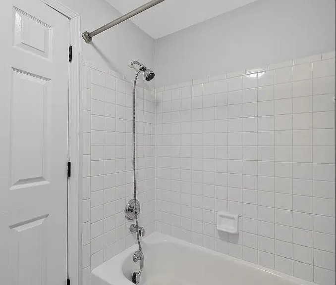 388 E South Blvd — Photo 7