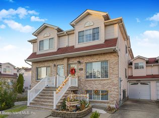 379 Timber Ridge Dr, Staten Island, NY 10306