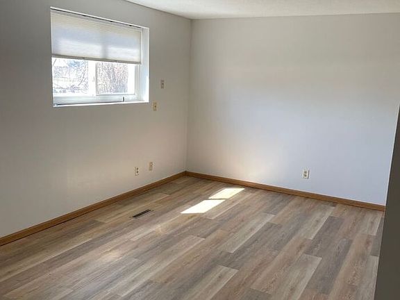 4th image of 2289 11th Ave E