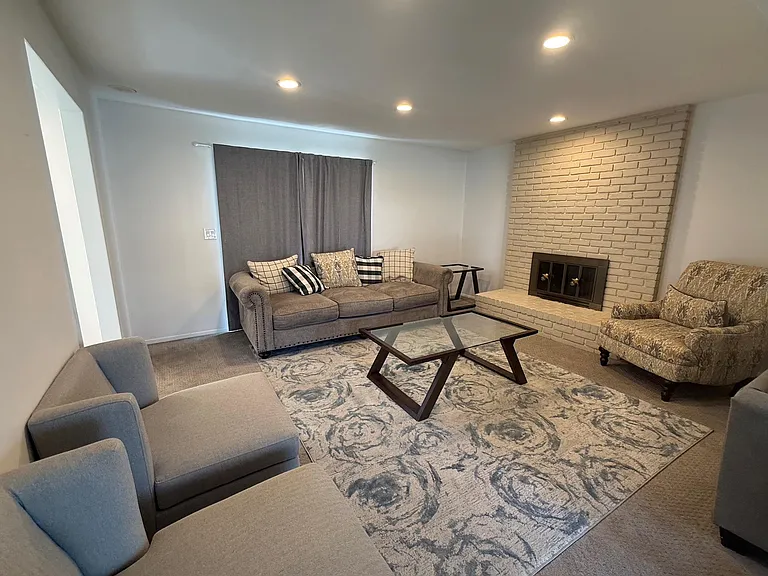 4803 Thorntree Dr — Photo 9