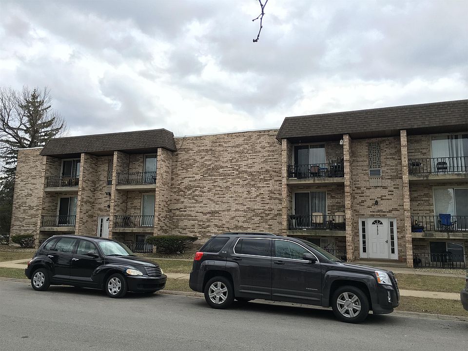 2nd image of 815 E 38th Pl APT D