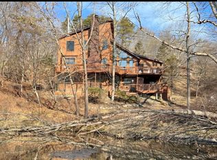 251 Brentwood Dr, Bushkill, PA 18324