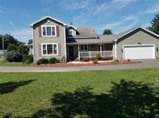 8 Caddyshack Dr, Chicopee, MA 01020