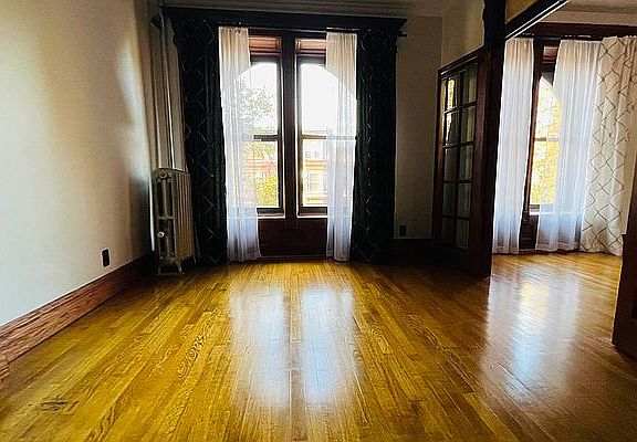 2nd image of 534 Putnam Ave APT 3