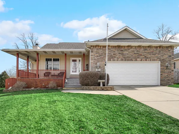 226 Lake Vista Dr, Porter, IN 46304