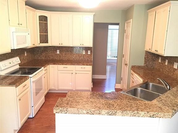 4th image of 3 Churchwell Ct
