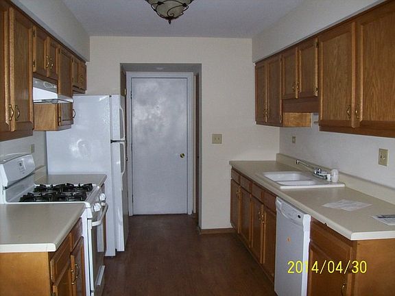 5th image of 404 Lowell Dr